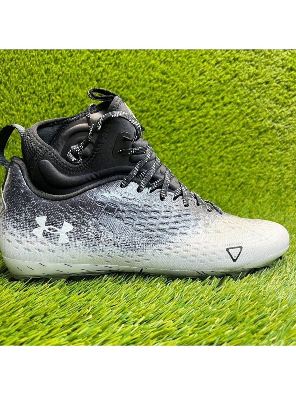 Under Armour Spotlight Lux MC 2.0 Mens Size 10.5 Black White Football Cleats